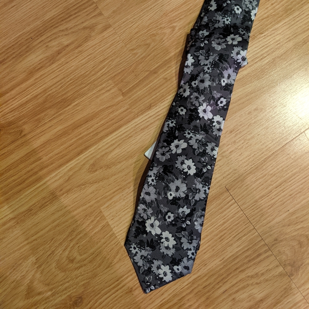 Burma Bibas 100% silk tie